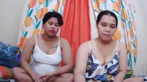 Snapshot of twowetcuties chatting on January 31, 2025, 11:56 pm Lyn and lea online show from January 31, 2025, 11:56 pm