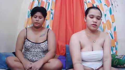 Snapshot of twowetcuties chatting on February 7, 2025, 3:55 am Lyn and lea online show from February 7, 2025, 3:55 am