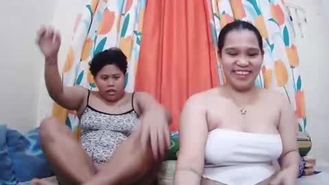 Snapshot of twowetcuties chatting on February 7, 2025, 6:56 am Lyn and lea online show from February 7, 2025, 6:56 am