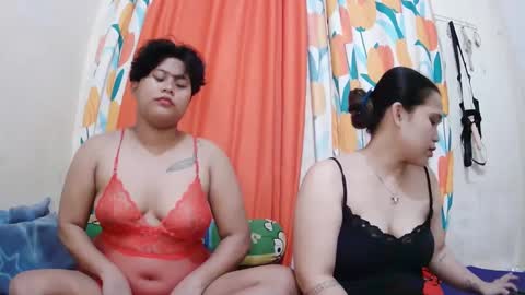 Snapshot of twowetcuties chatting on February 18, 2025, 9:21 am Lyn and lea online show from February 18, 2025, 9:21 am