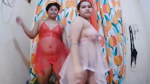 Snapshot of twowetcuties chatting on February 26, 2025, 5:53 am Lyn and lea online show from February 26, 2025, 5:53 am