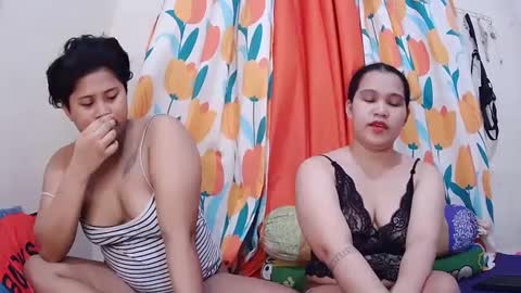 Snapshot of twowetcuties chatting on March 5, 2025, 6:01 am Lyn and lea online show from March 5, 2025, 6:01 am