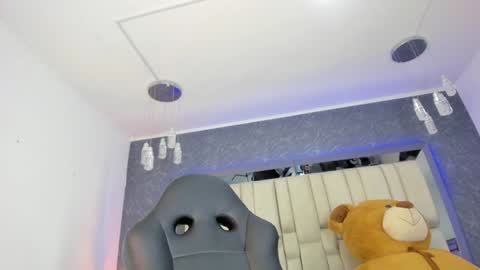 Snapshot of tyla_demon chatting on January 29, 2025, 9:23 am TYLA online show from January 29, 2025, 9:23 am