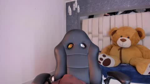 Snapshot of tyla_demon chatting on February 14, 2025, 3:33 am TYLA online show from February 14, 2025, 3:33 am