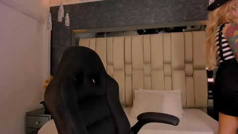 Snapshot of tyla_demon chatting on October 14, 2025, 3:40 am TYLA online show from October 14, 2025, 3:40 am