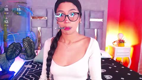 tyla_ks online show from November 19, 2025, 7:58 pm