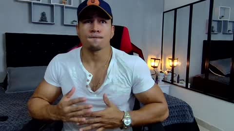 tyler_hank1 online show from December 15, 2024, 11:53 pm