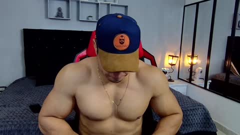tyler_hank1 online show from December 19, 2024, 1:51 pm