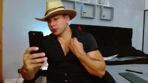 tyler_hank1 online show from December 3, 2025, 2:08 am