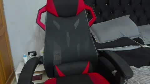 tyler_hank1 online show from July 15, 2026, 10:37 pm