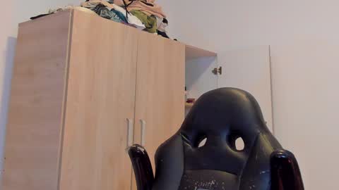     online show from December 3, 2024, 3:33 pm