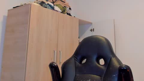     online show from December 3, 2024, 6:38 pm