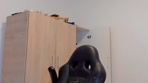     online show from December 22, 2024, 2:49 pm