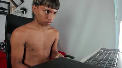 tyler_twink_boy online show from September 14, 2025, 1:21 pm