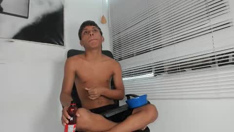 tyler_twink_boy online show from September 16, 2025, 1:23 pm