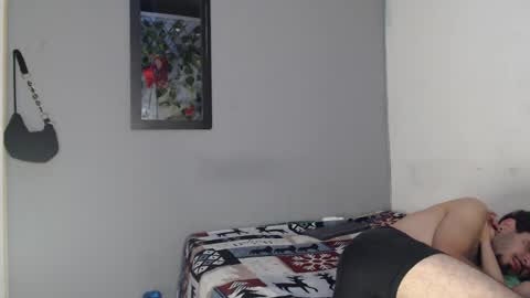 Snapshot of tyler_y_luna chatting on January 17, 2025, 6:26 am Tyler y Luna online show from January 17, 2025, 6:26 am