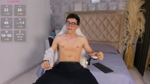 Snapshot of tylercross_ chatting on March 28, 2026, 8:19 pm Tyler online show from March 28, 2026, 8:19 pm