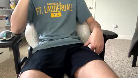 Love Lain online show from April 21, 2026, 3:39 pm