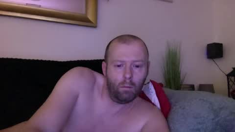 Snapshot of ukmatty3 chatting on December 18, 2024, 11:40 pm ukmatty3 online show from December 18, 2024, 11:40 pm