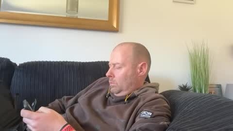 ukmatty3 online show from April 24, 2026, 1:24 pm