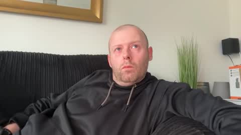 ukmatty3 online show from April 26, 2026, 5:32 pm