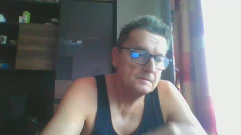 Snapshot of ulmeni4 chatting on January 8, 2025, 9:00 am ulmeni4 online show from January 8, 2025, 9:00 am