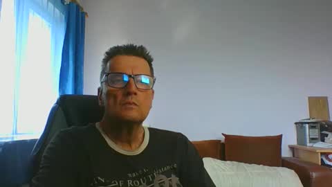 Snapshot of ulmeni4 chatting on June 3, 2026, 2:19 pm ulmeni4 online show from June 3, 2026, 2:19 pm
