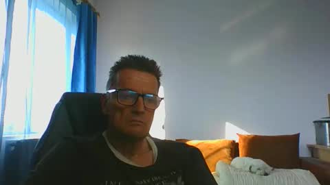 Snapshot of ulmeni4 chatting on June 3, 2026, 3:28 pm ulmeni4 online show from June 3, 2026, 3:28 pm