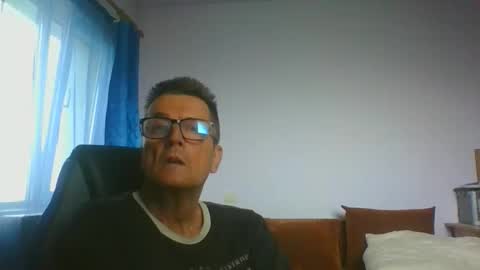 Snapshot of ulmeni4 chatting on June 4, 2026, 2:45 pm ulmeni4 online show from June 4, 2026, 2:45 pm