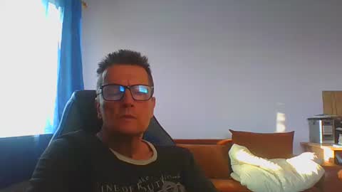 Snapshot of ulmeni4 chatting on June 6, 2026, 5:17 pm ulmeni4 online show from June 6, 2026, 5:17 pm