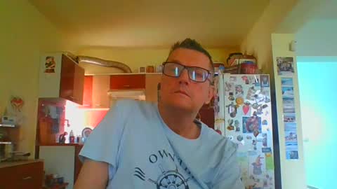Snapshot of ulmeni4 chatting on June 23, 2026, 7:39 am ulmeni4 online show from June 23, 2026, 7:39 am