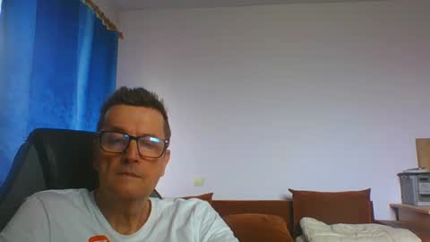 Snapshot of ulmeni4 chatting on July 16, 2026, 11:38 am ulmeni4 online show from July 16, 2026, 11:38 am