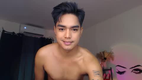 Snapshot of ultimatesexytrans chatting on March 5, 2025, 8:32 pm Alex online show from March 5, 2025, 8:32 pm