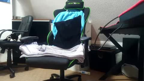 Mr.  Mrs. Smith online show from January 10, 2025, 7:35 am