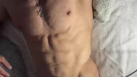 Um CM online show from April 8, 2026, 8:47 am