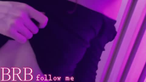 Una  online show from January 25, 2025, 3:20 pm