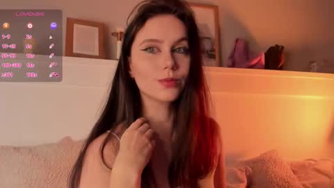 Una  online show from November 16, 2025, 7:30 pm