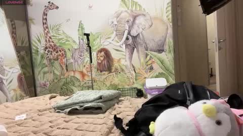 unarks online show from December 3, 2025, 8:40 pm