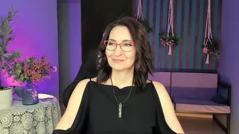 UnaTera online show from October 11, 2025, 5:17 am