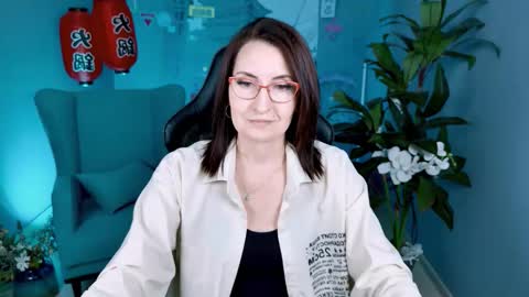 UnaTera online show from November 3, 2025, 9:10 am