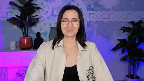 UnaTera online show from November 14, 2025, 9:19 am