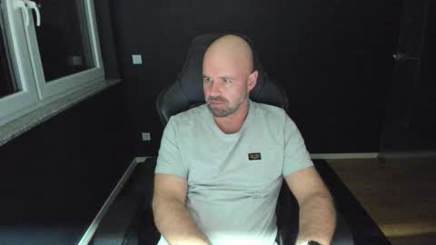 Uncle Bear online show from November 8, 2025, 12:33 am