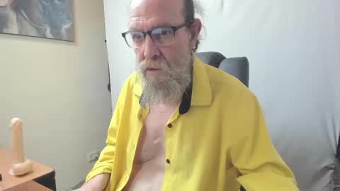 Snapshot of uncle_hottiecb chatting on February 27, 2026, 5:35 pm Uncle Hottie online show from February 27, 2026, 5:35 pm