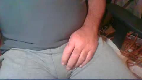 Snapshot of uncutmike7x5 chatting on December 6, 2024, 4:38 pm uncutmike7x5 online show from December 6, 2024, 4:38 pm