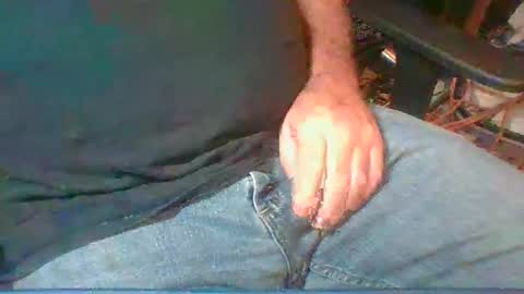 Snapshot of uncutmike7x5 chatting on December 11, 2024, 6:20 pm uncutmike7x5 online show from December 11, 2024, 6:20 pm