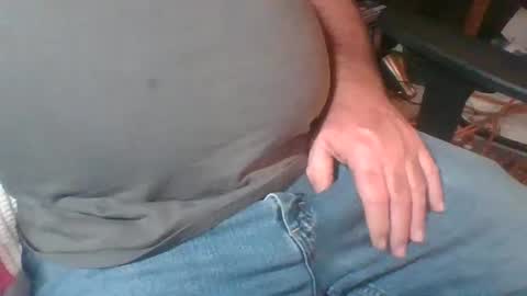 Snapshot of uncutmike7x5 chatting on January 1, 2025, 7:10 pm uncutmike7x5 online show from January 1, 2025, 7:10 pm
