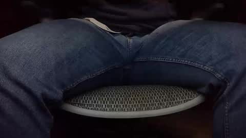 Under the desk online show from December 16, 2025, 9:42 pm