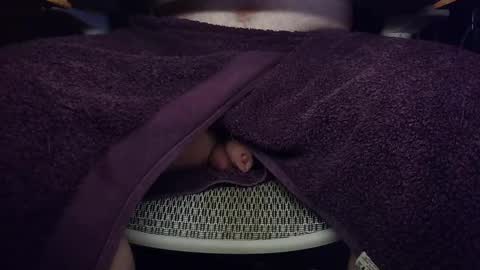 Under the desk online show from February 13, 2026, 9:33 pm