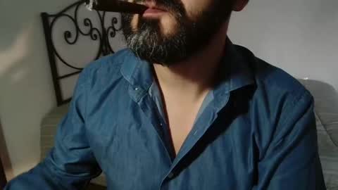 Snapshot of under_thedesk chatting on December 15, 2025, 11:03 am Giov online show from December 15, 2025, 11:03 am