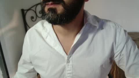 Snapshot of under_thedesk chatting on December 17, 2025, 10:21 am Giov online show from December 17, 2025, 10:21 am